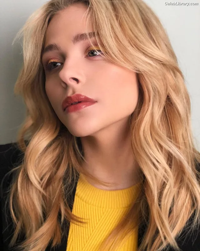Chloë Grace Moretz photo 12 of 1749