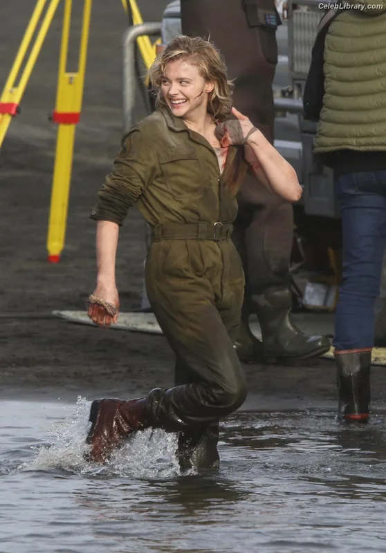 Chloë Grace Moretz photo 4 of 1749