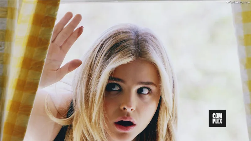 Chloë Grace Moretz photo 8 of 1749