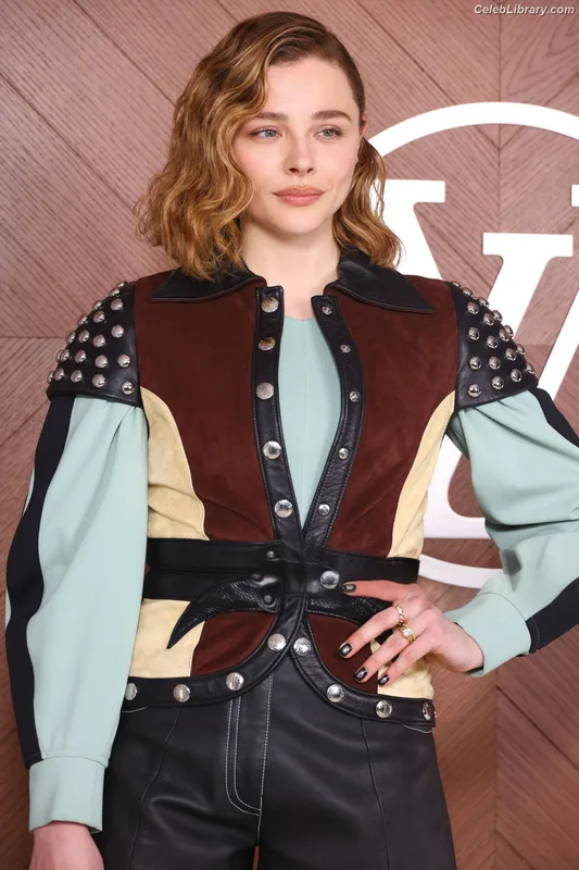 Chloë Grace Moretz photo 17 of 1749