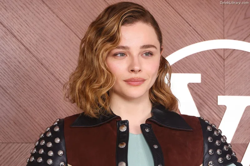 Chloë Grace Moretz photo 18 of 1749