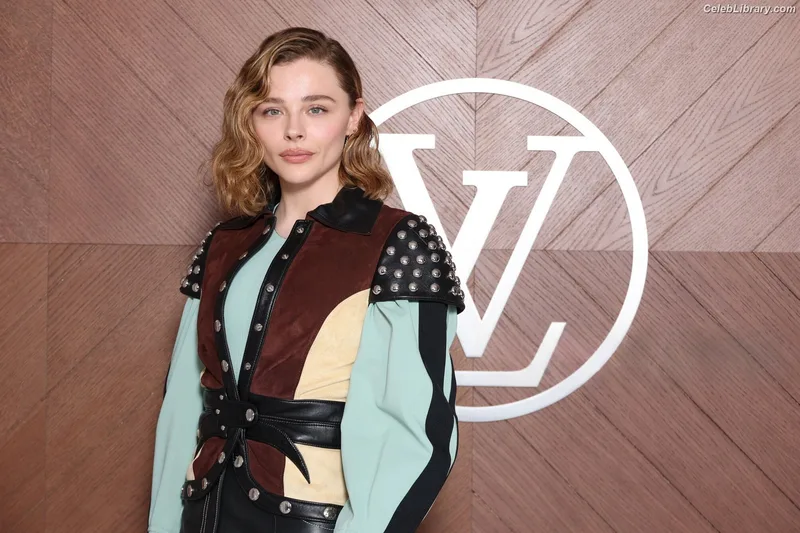 Chloë Grace Moretz photo 20 of 1749