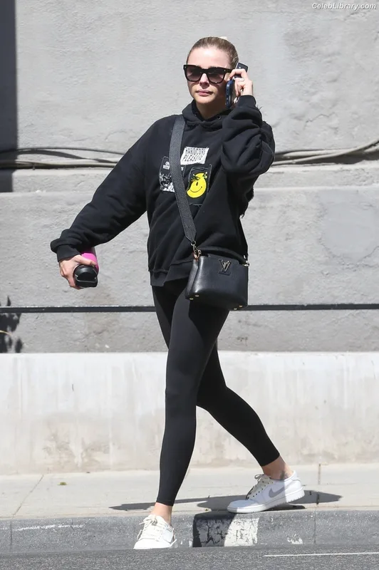 Chloë Grace Moretz photo 12 of 1749