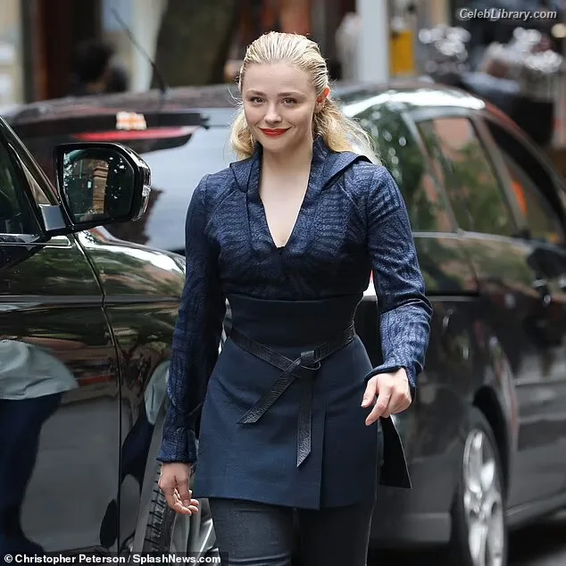 Chloë Grace Moretz photo 1 of 1749