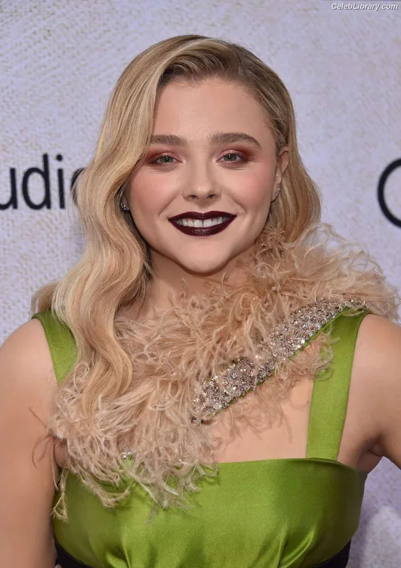 Chloë Grace Moretz photo 7 of 1749