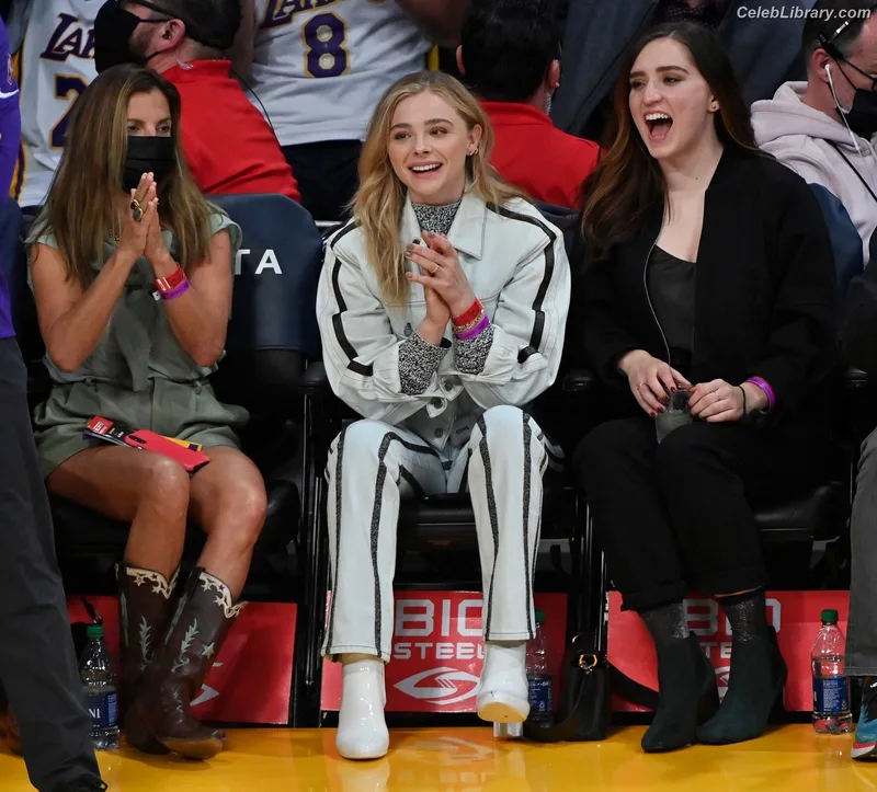 Chloë Grace Moretz photo 11 of 1749