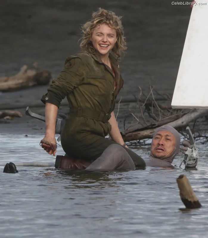 Chloë Grace Moretz photo 12 of 1749
