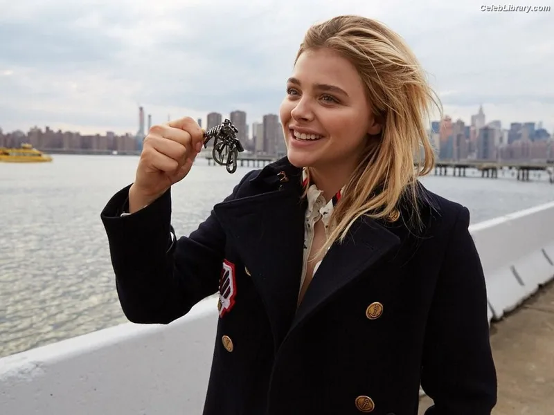 Chloë Grace Moretz photo 14 of 1749