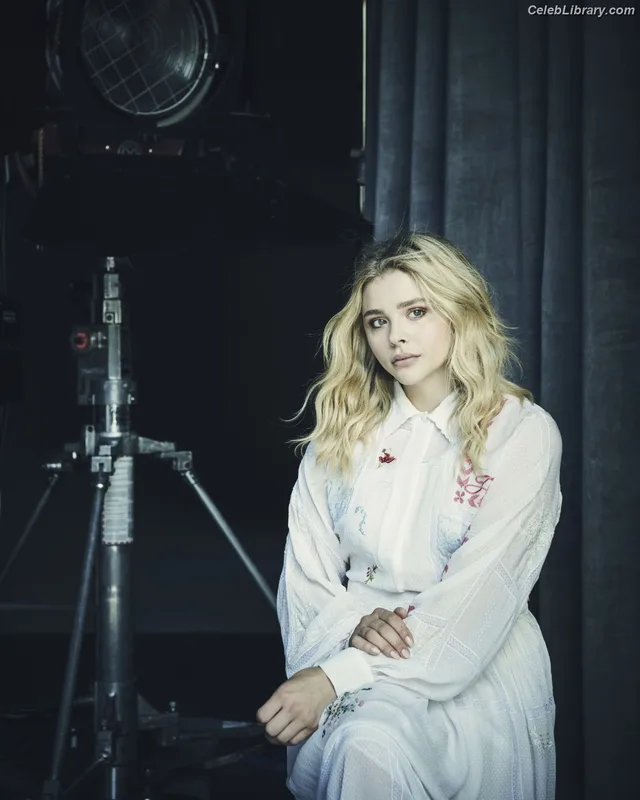 Chloë Grace Moretz photo 20 of 1749