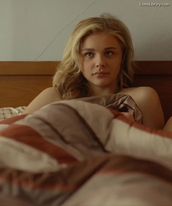 Chloë Grace Moretz photo 1 of 1749