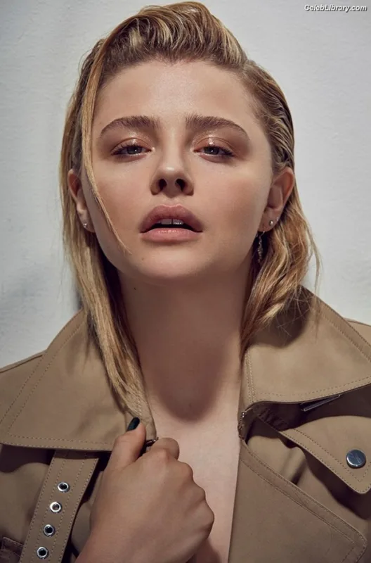 Chloë Grace Moretz photo 3 of 1749