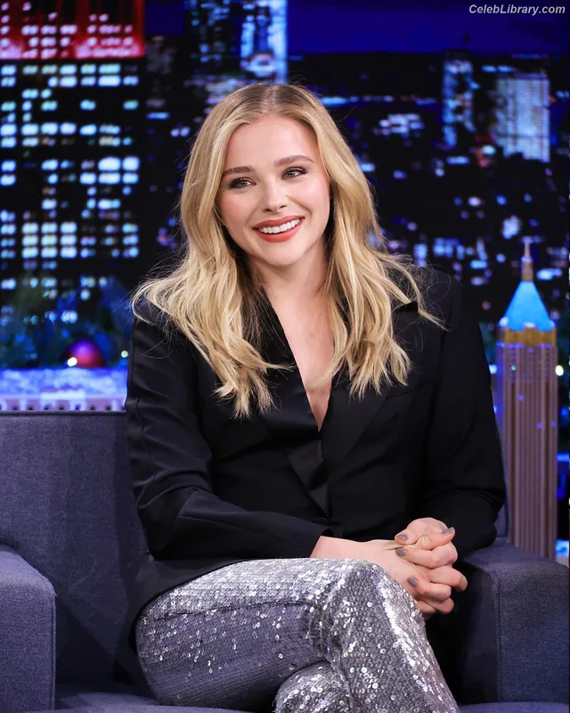 Chloë Grace Moretz photo 8 of 1749