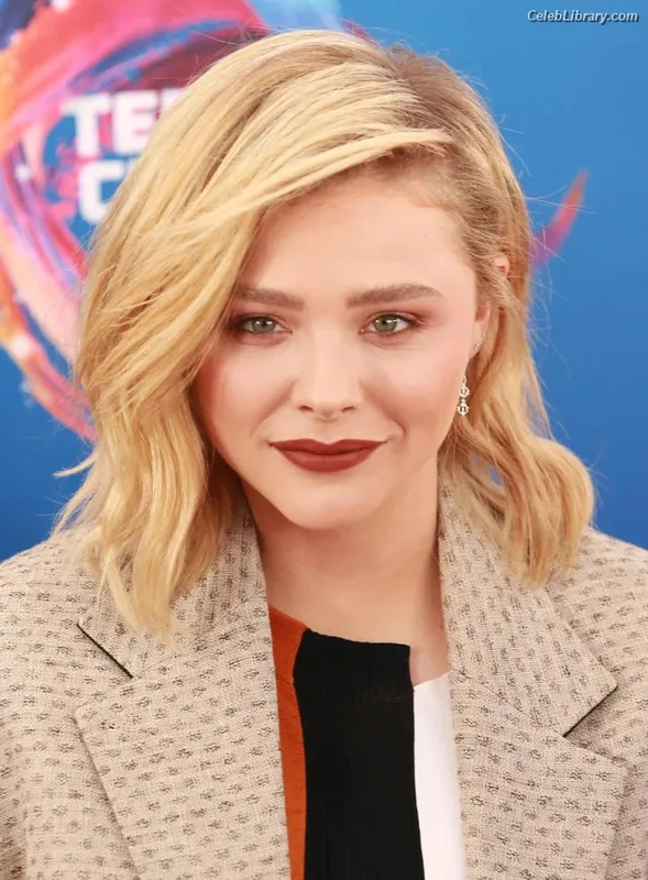 Chloë Grace Moretz photo 19 of 1749