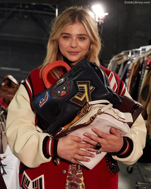 Chloë Grace Moretz photo 23 of 1749