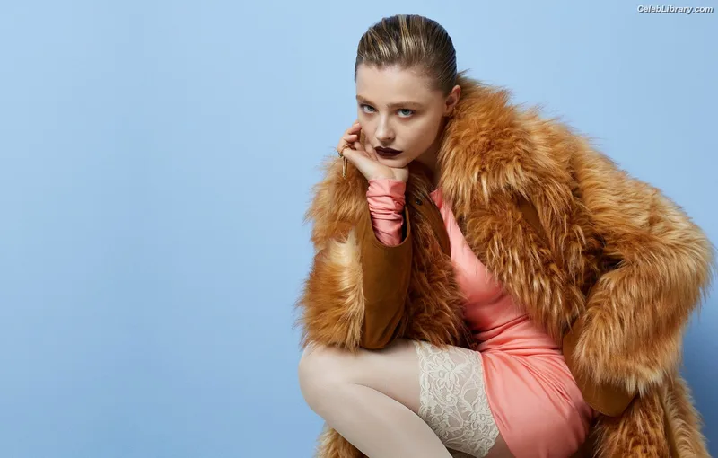 Chloë Grace Moretz photo 1 of 1749