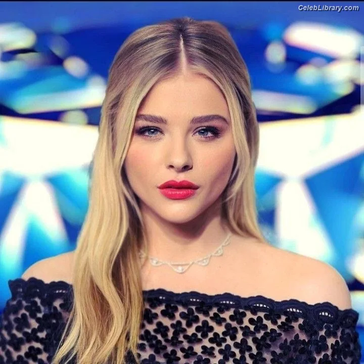Chloë Grace Moretz photo 10 of 1749