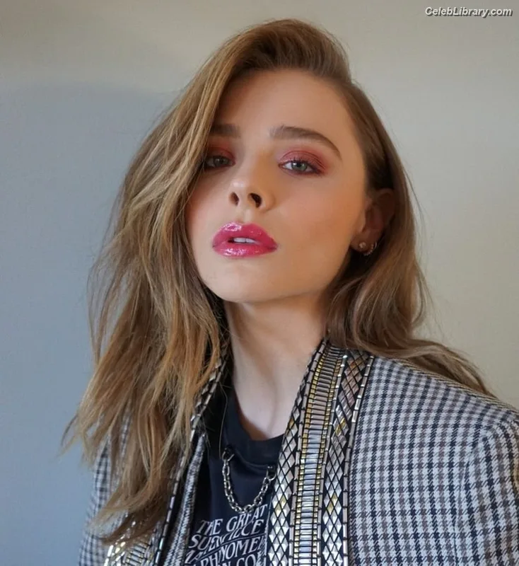 Chloë Grace Moretz photo 20 of 1749