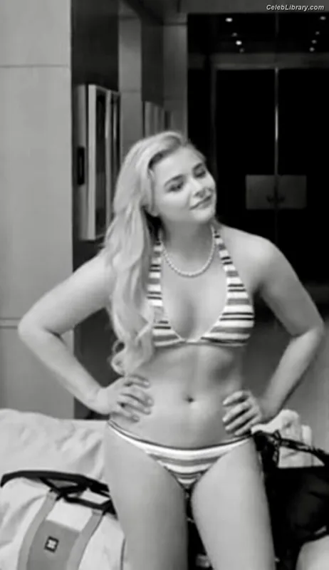 Chloë Grace Moretz photo 2 of 1749