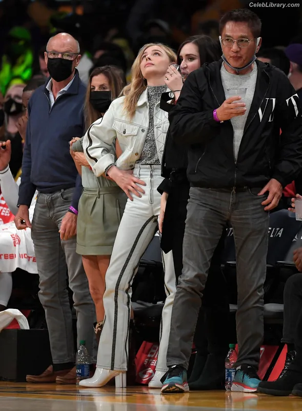 Chloë Grace Moretz photo 8 of 1749