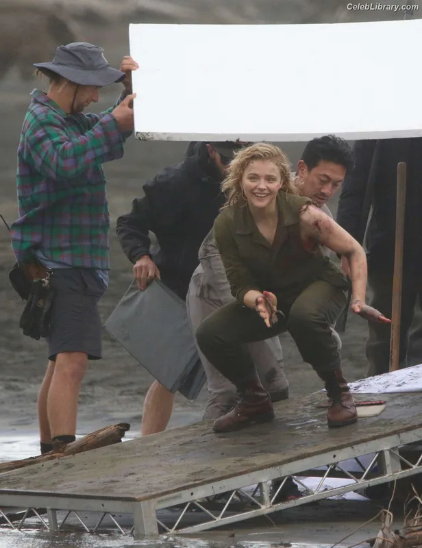 Chloë Grace Moretz photo 11 of 1749