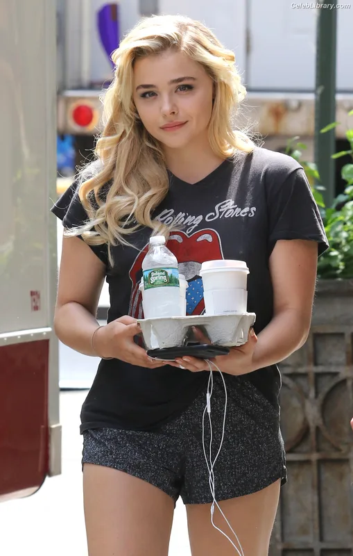 Chloë Grace Moretz photo 23 of 1749
