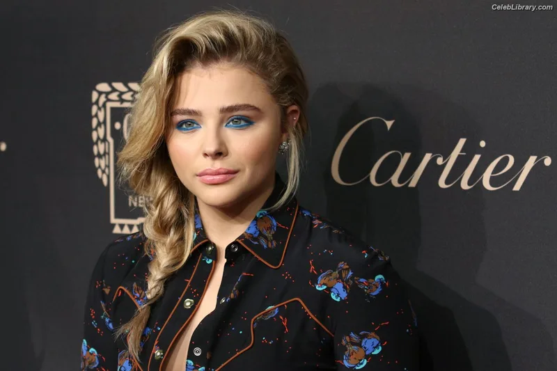 Chloë Grace Moretz photo 3 of 1749