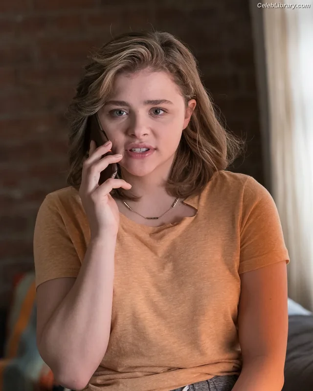 Chloë Grace Moretz photo 10 of 1749
