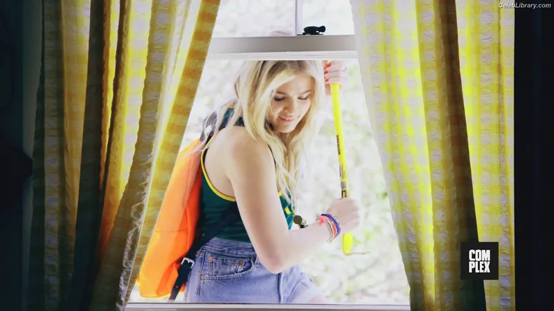 Chloë Grace Moretz photo 18 of 1749
