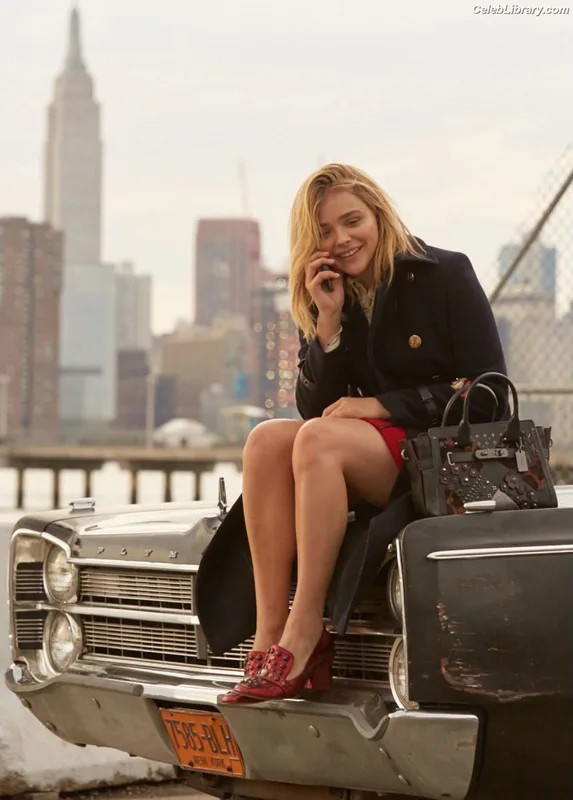 Chloë Grace Moretz photo 20 of 1749
