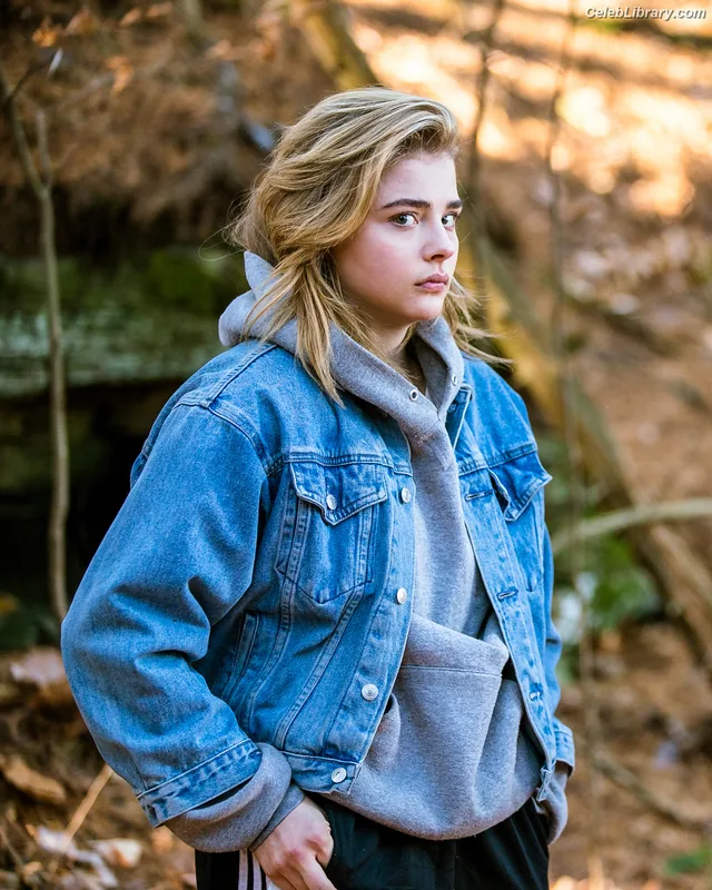 Chloë Grace Moretz photo 3 of 1749