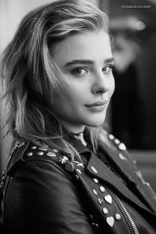 Chloë Grace Moretz photo 7 of 1749