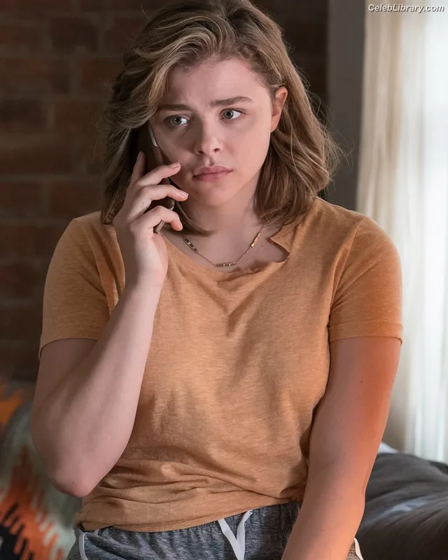 Chloë Grace Moretz photo 14 of 1749