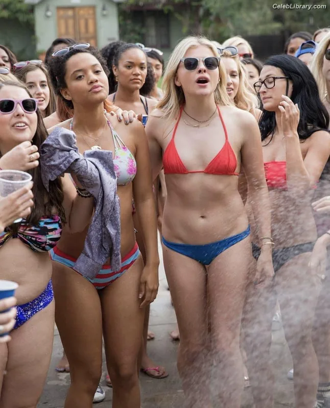 Chloë Grace Moretz photo 20 of 1749