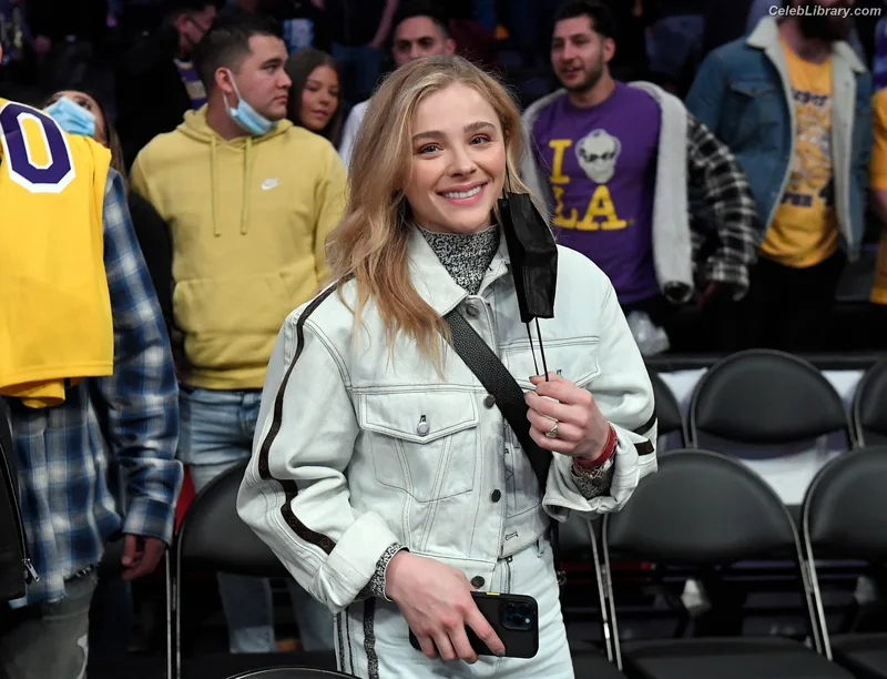 Chloë Grace Moretz photo 1 of 1749