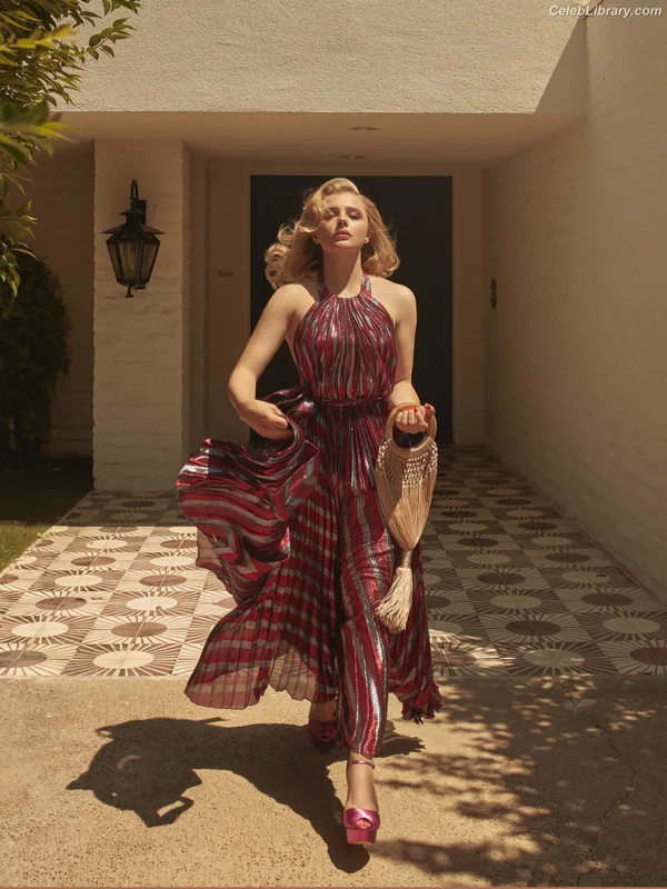 Chloë Grace Moretz photo 2 of 1749