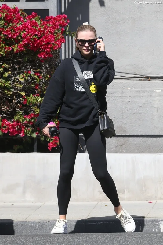 Chloë Grace Moretz photo 8 of 1749