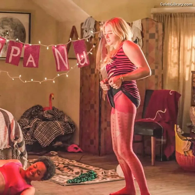 Chloë Grace Moretz photo 17 of 1749