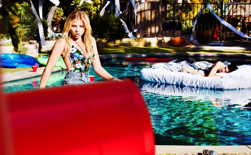 Chloë Grace Moretz photo 18 of 1749