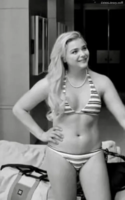 Chloë Grace Moretz photo 1 of 1749