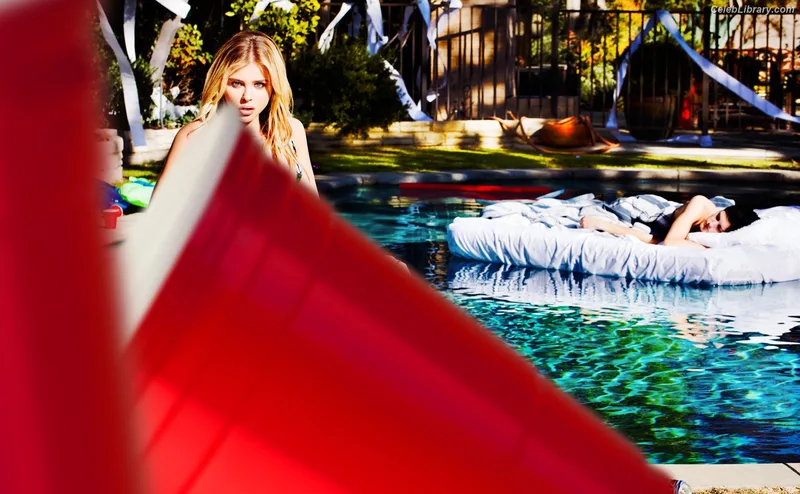 Chloë Grace Moretz photo 4 of 1749