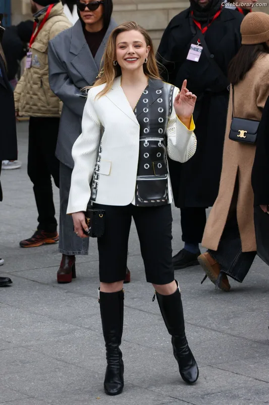 Chloë Grace Moretz photo 22 of 1749