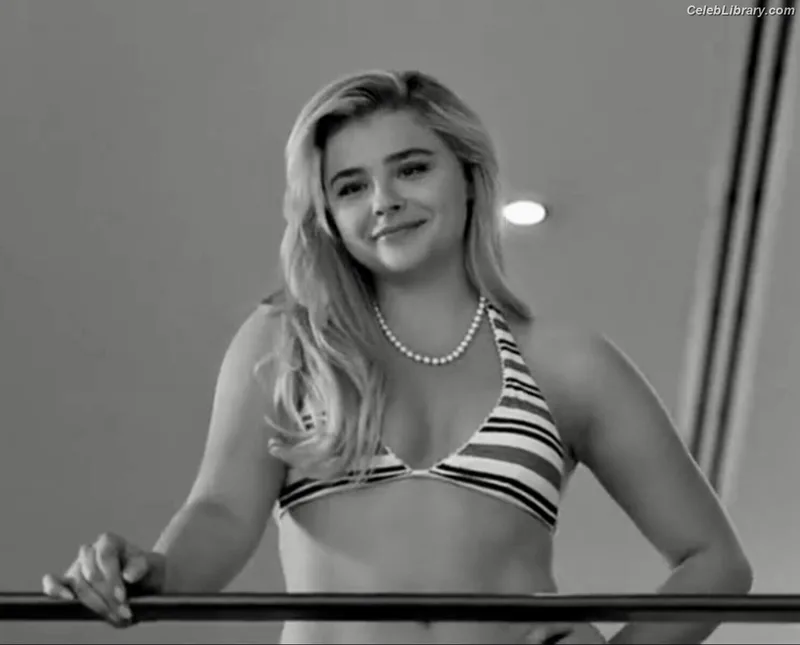 Chloë Grace Moretz photo 2 of 1749