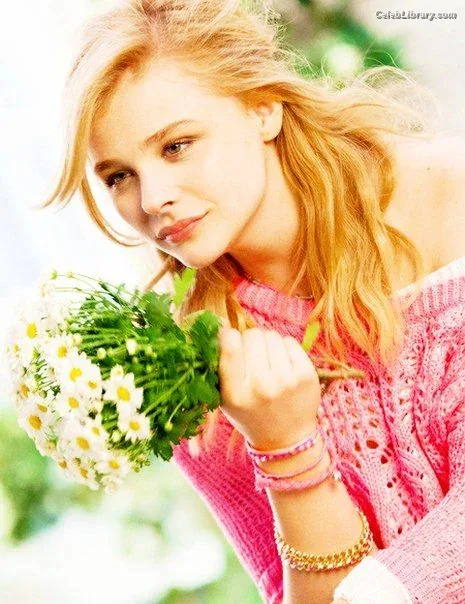 Chloë Grace Moretz photo 4 of 1749