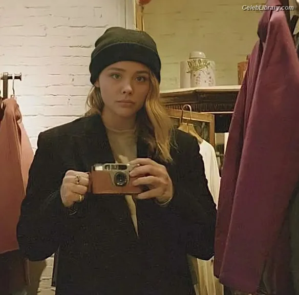 Chloë Grace Moretz photo 12 of 1749