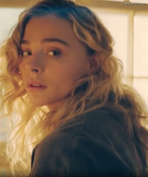 Chloë Grace Moretz photo 2 of 1749
