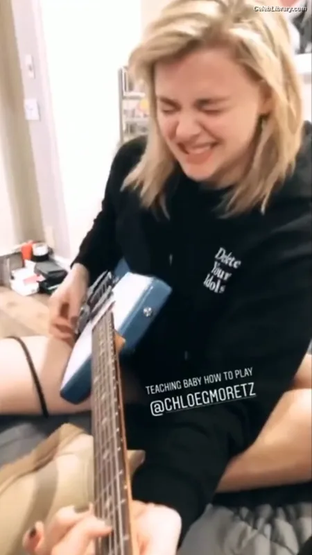 Chloë Grace Moretz photo 6 of 1749