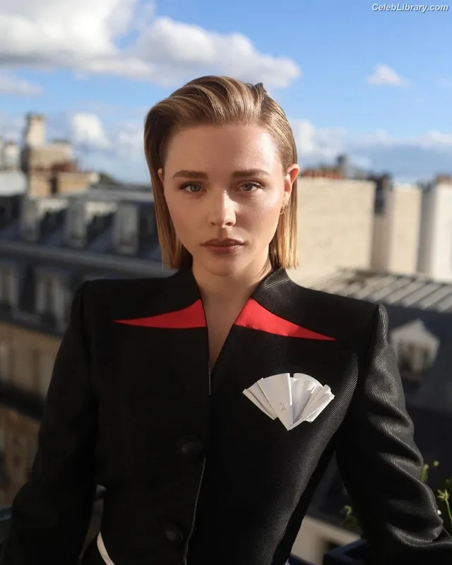 Chloë Grace Moretz photo 1 of 1749