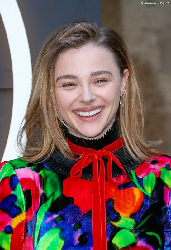 Chloë Grace Moretz photo 3 of 1749