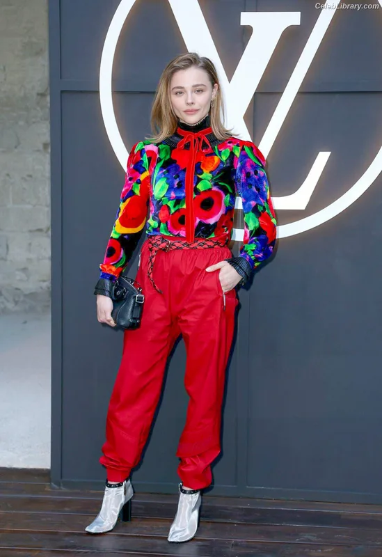 Chloë Grace Moretz photo 7 of 1749