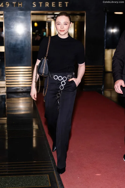 Chloë Grace Moretz photo 21 of 1749